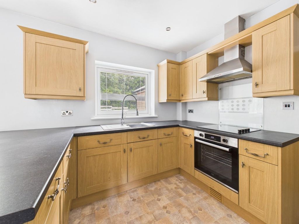 Property photo 2 of 11 Kitchen