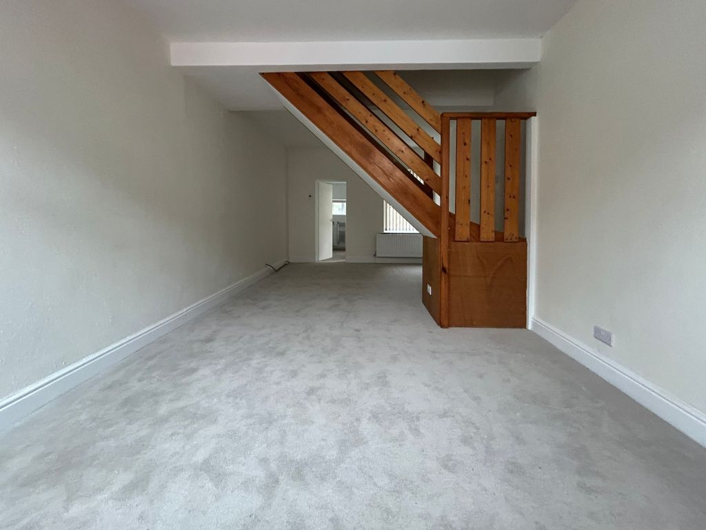 Property photo 3 of 18 Lounge