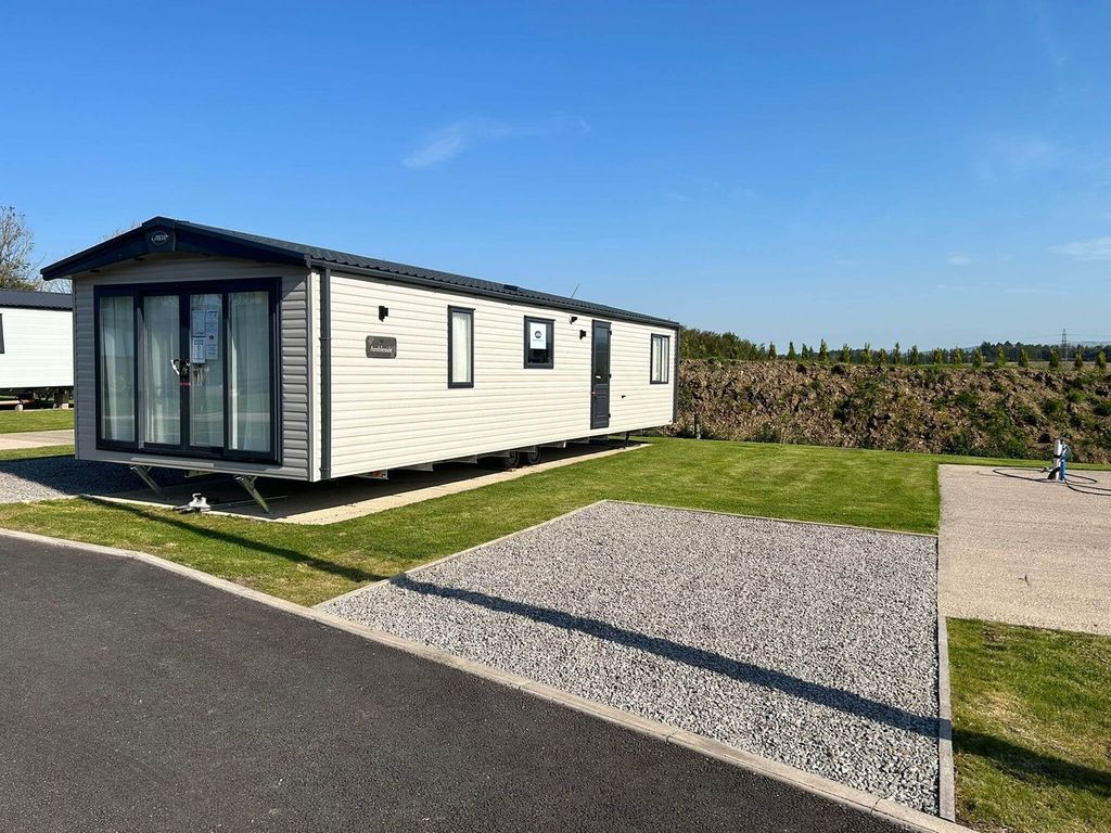 Property photo 1 of 7 External