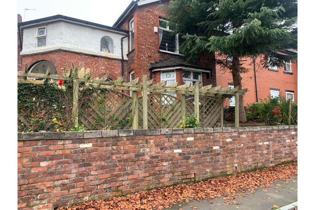 Property photo 2 of 31