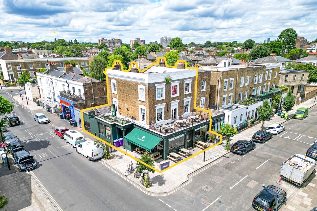 Property photo 1 of 18 The Talbot, 109 Mortimer Road, London N1 4Jy