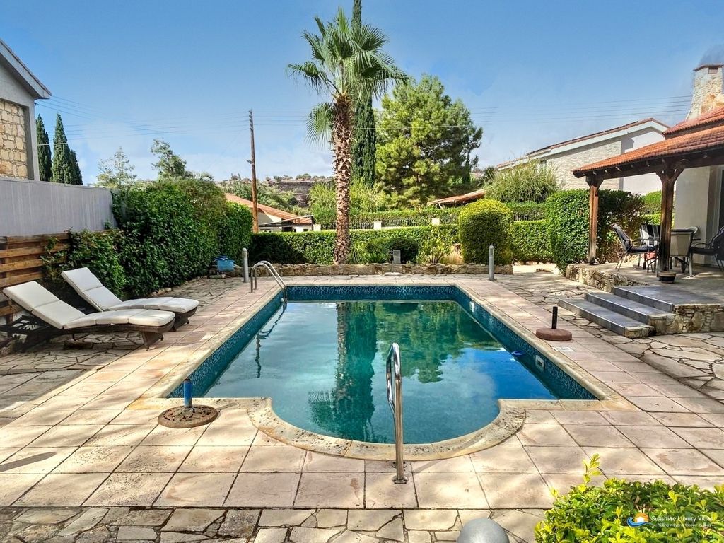 Property photo 2 of 27