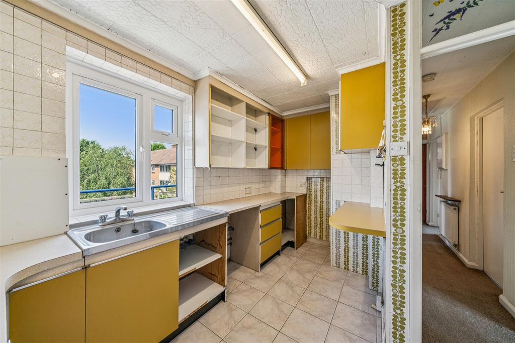 Property photo 2 of 12 For Sale - St Albans Avenue, W4