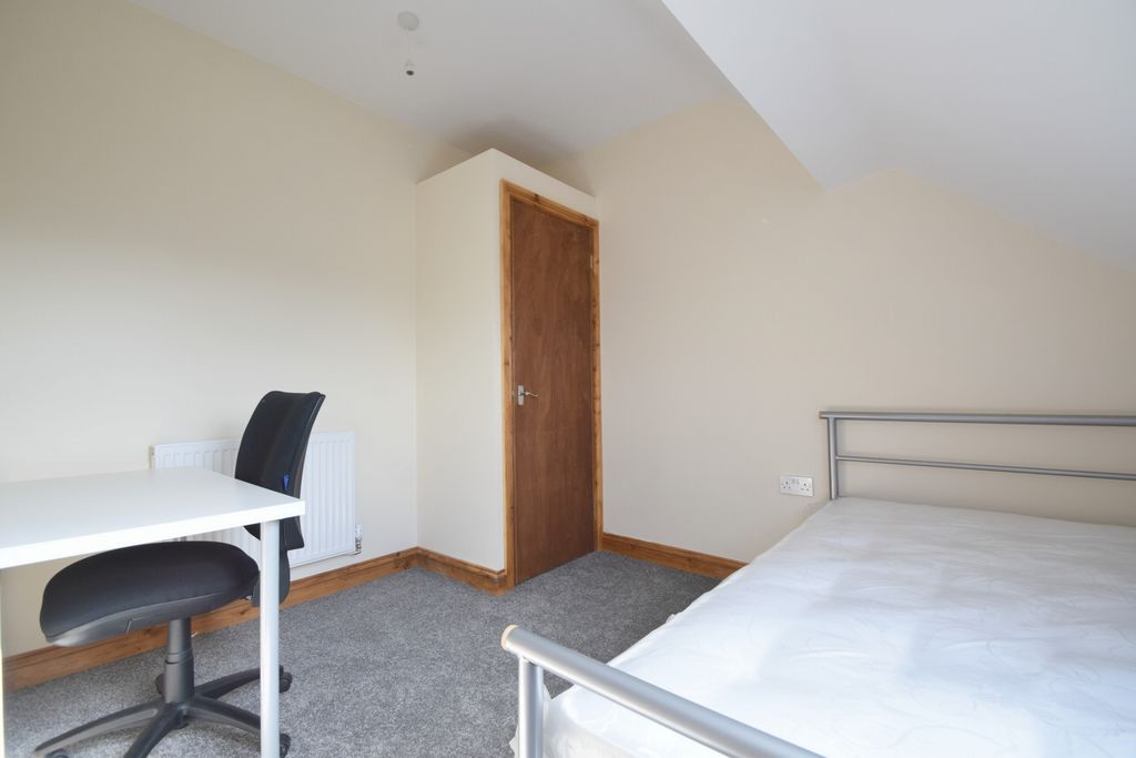 Property photo 3 of 12 Photo 4