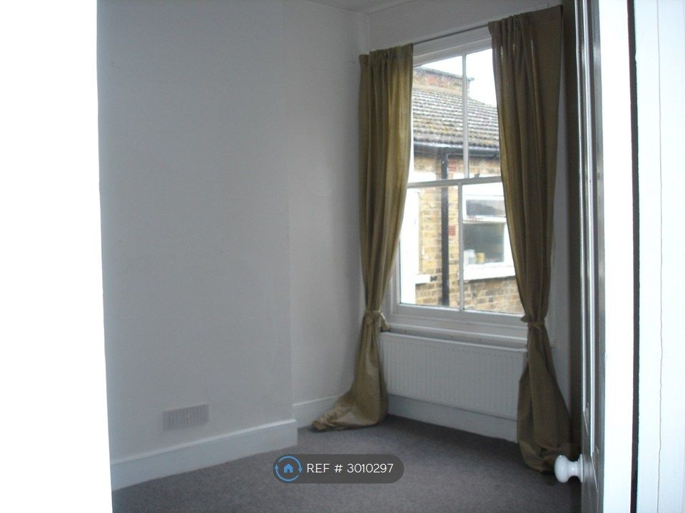 Property photo 3 of 8 Front Bedroom