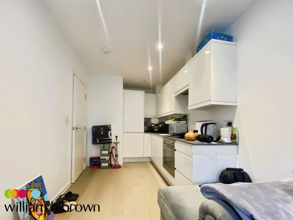 Property photo 3 of 6 Kitchen