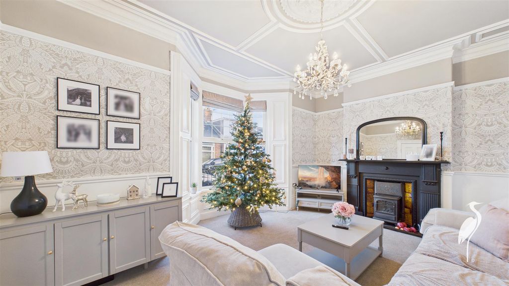 Property photo 2 of 22 Lounge