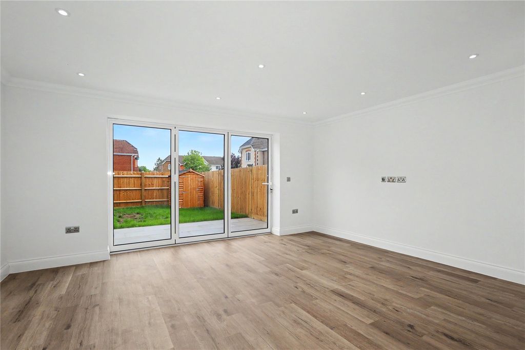Property photo 3 of 16 Picture No. 06