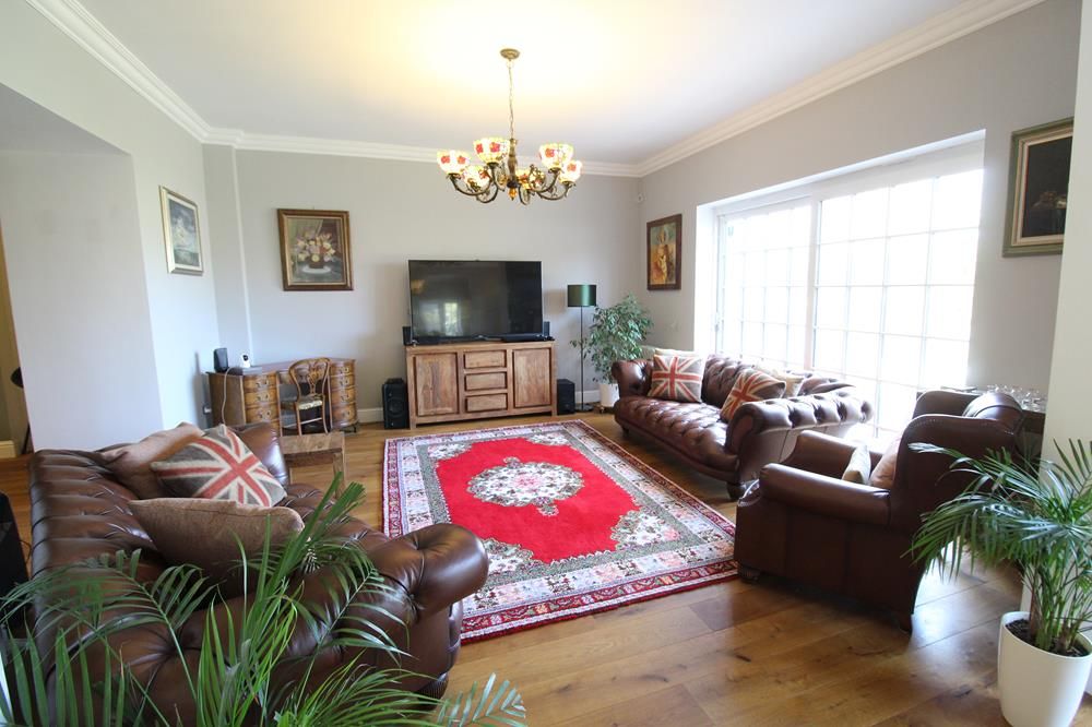 Property photo 2 of 20 Lounge
