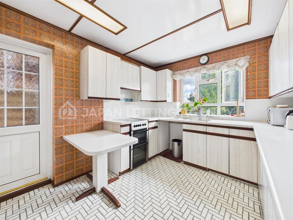 Property photo 1 of 13 Cam04401G0-Pr0084-Still003.Jpg