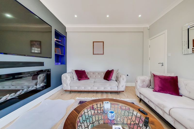 Property photo 3 of 17 Photo 4