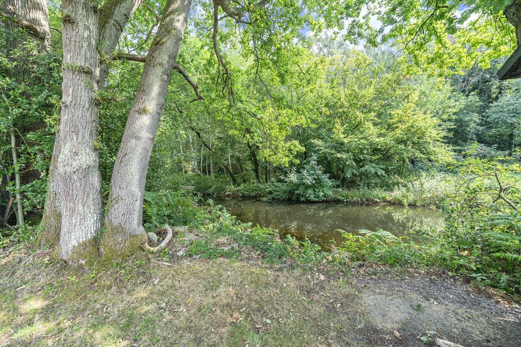 Property photo 2 of 24 Picture No. 23