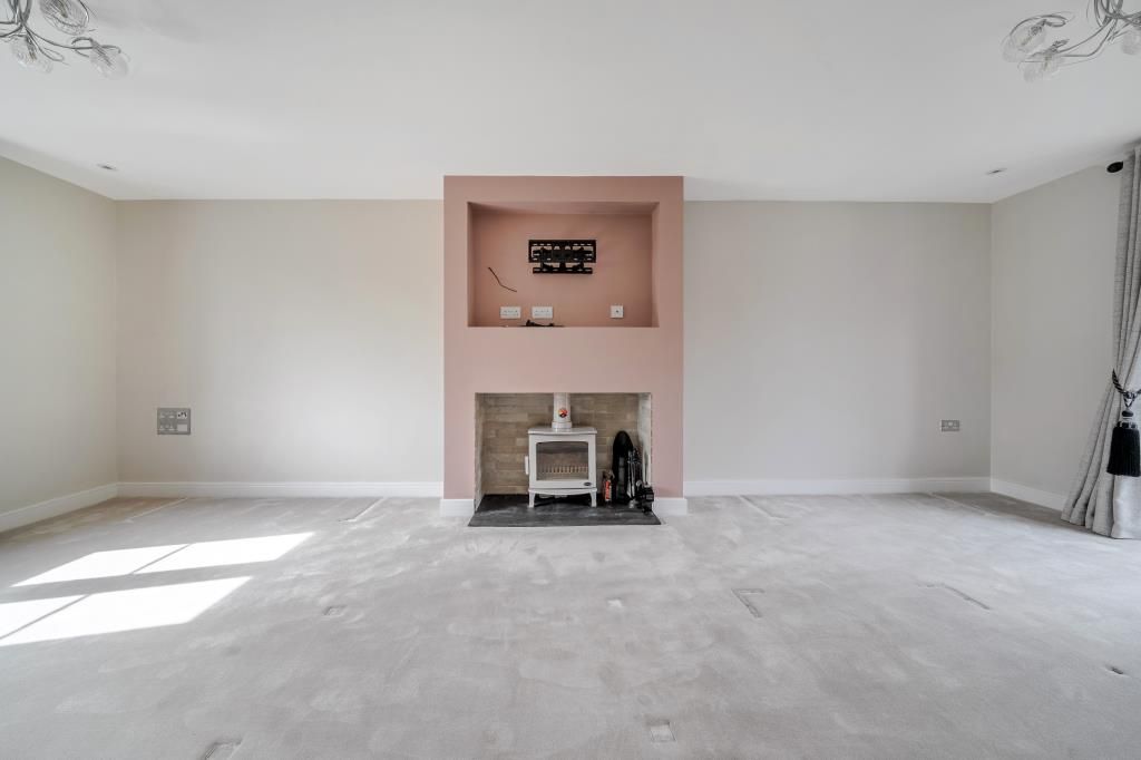 Property photo 3 of 25 Living Room