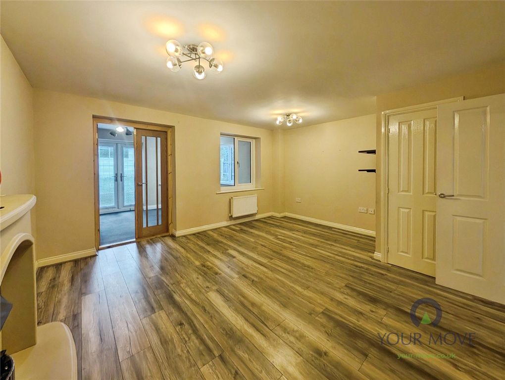 Property photo 3 of 15 Lounge