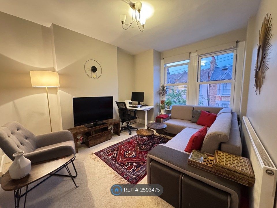 Property photo 1 of 10 Living Room