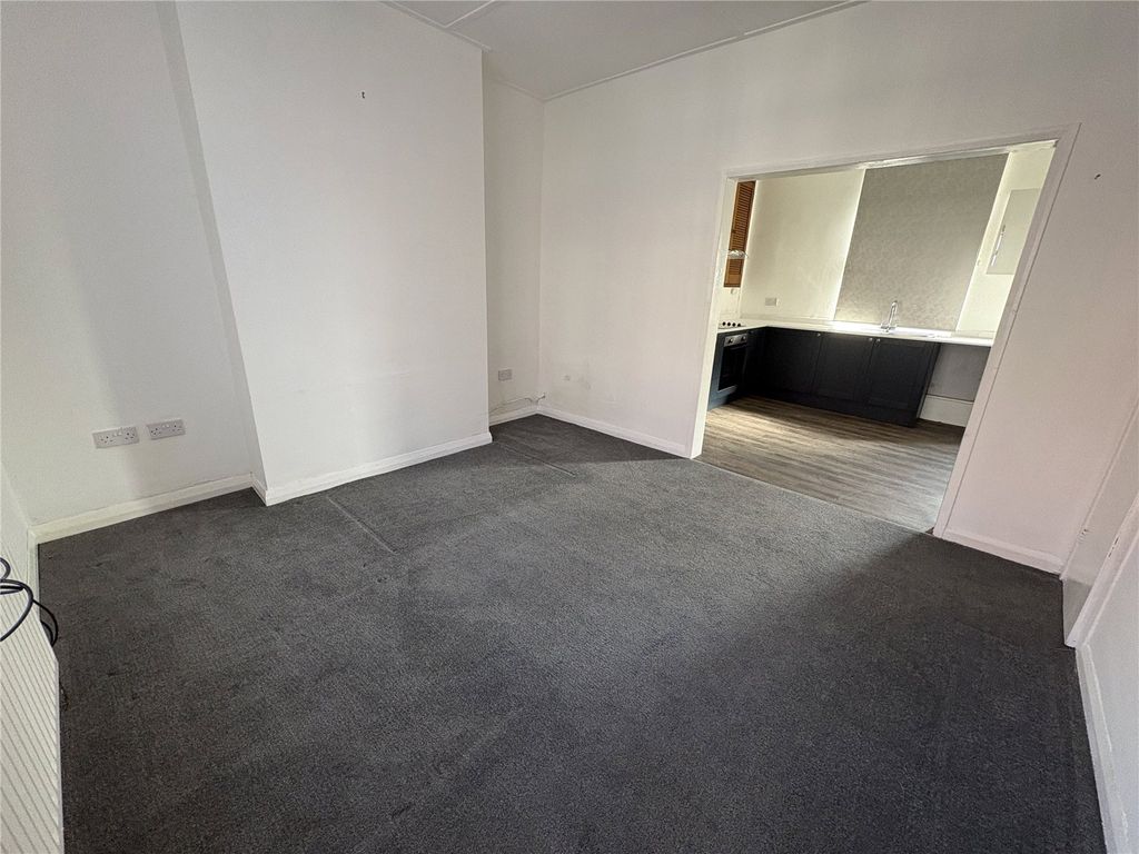 Property photo 2 of 14 Picture No. 15