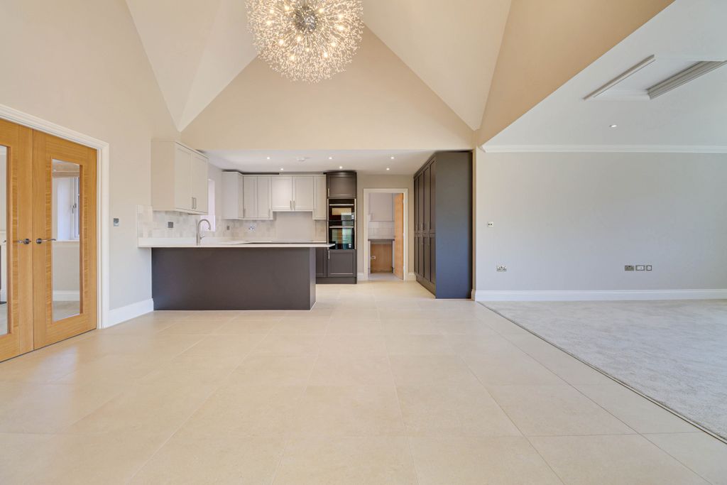 Property photo 3 of 19 R9v2m9l