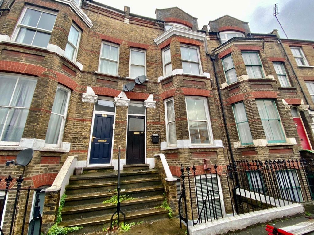 Property photo 1 of 1 A Newly Refurbished Three Bedroom, Two Bathroom Flat Set Within A Victorian Conversion That Is Perfectly Situated Within A Short Walk To Both Vauxhall And Oval Stations Offering Easy Access Into The City.