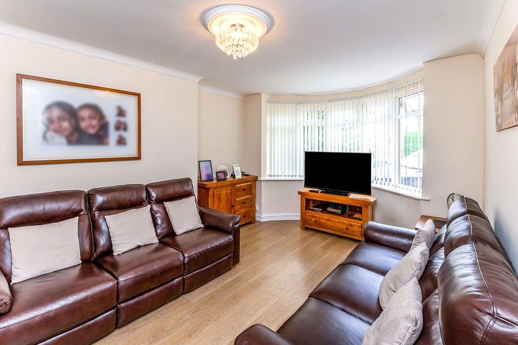 Property photo 2 of 12 Lounge