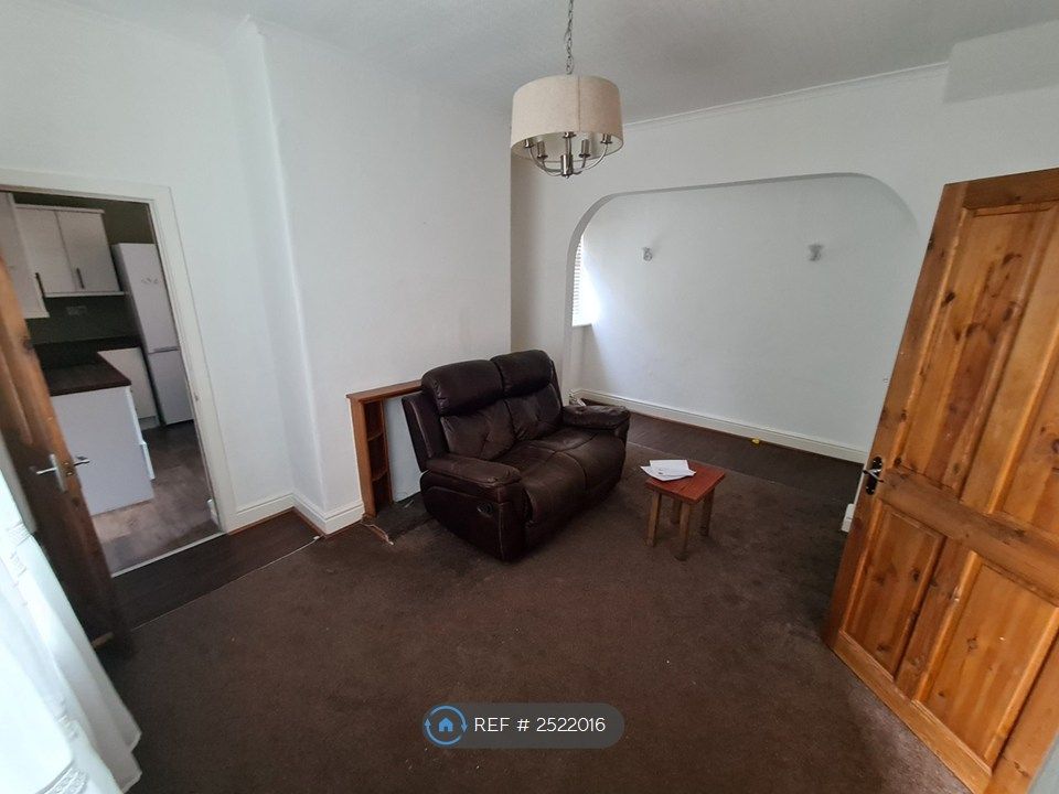 Property photo 2 of 22 Dining / Living Room