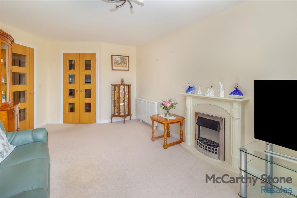Property photo 3 of 20 8647929-Interior10.Jpg