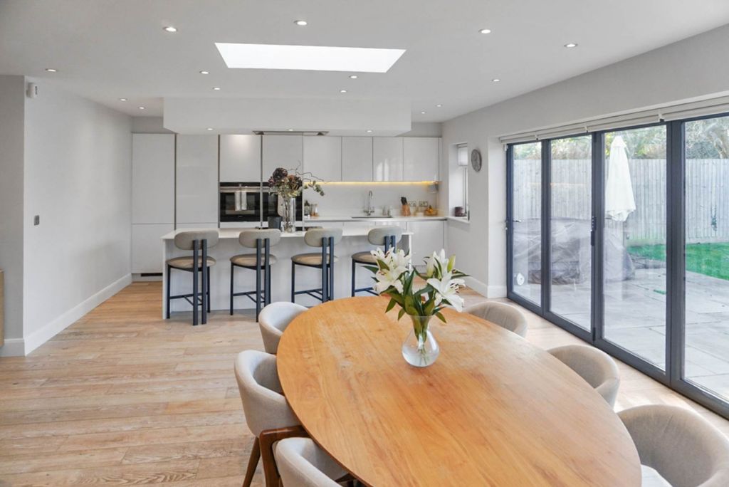 Property photo 2 of 23