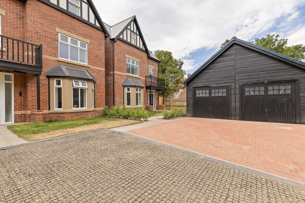 Property photo 1 of 31
