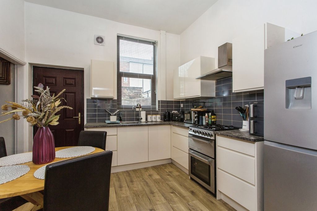 Property photo 1 of 16 Dining Kitchen
