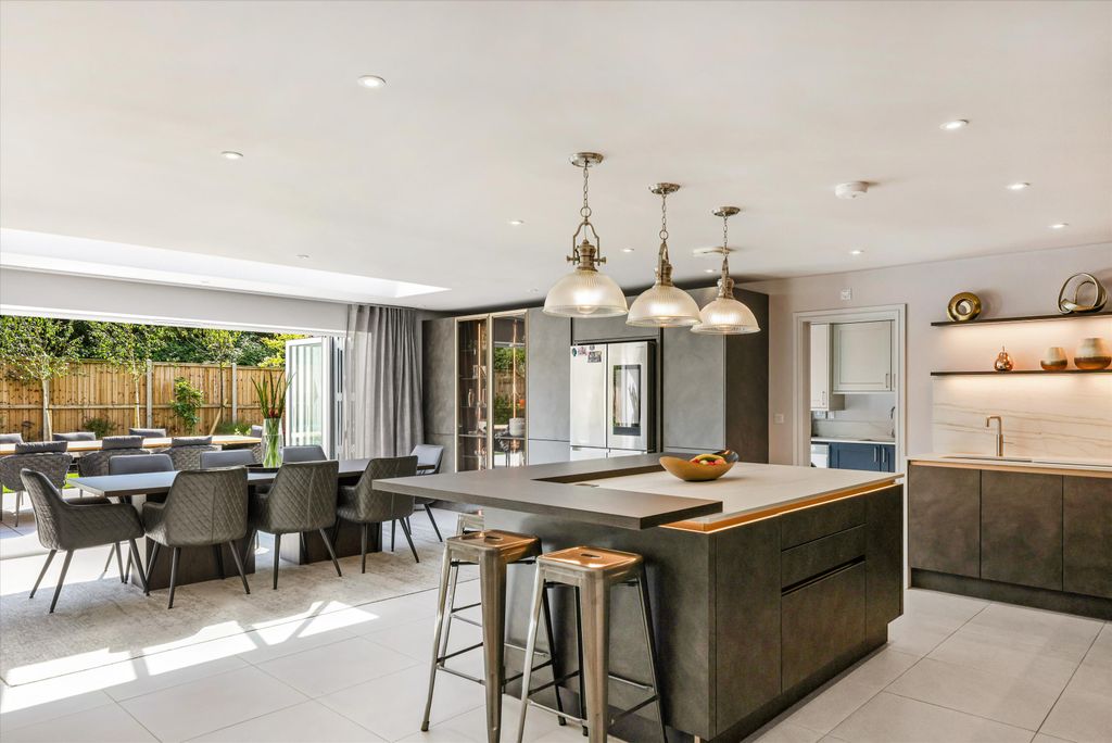 Property photo 2 of 21 Image