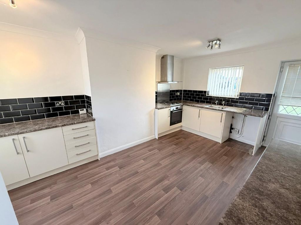 Property photo 3 of 12 Kitchen 2.Jpg