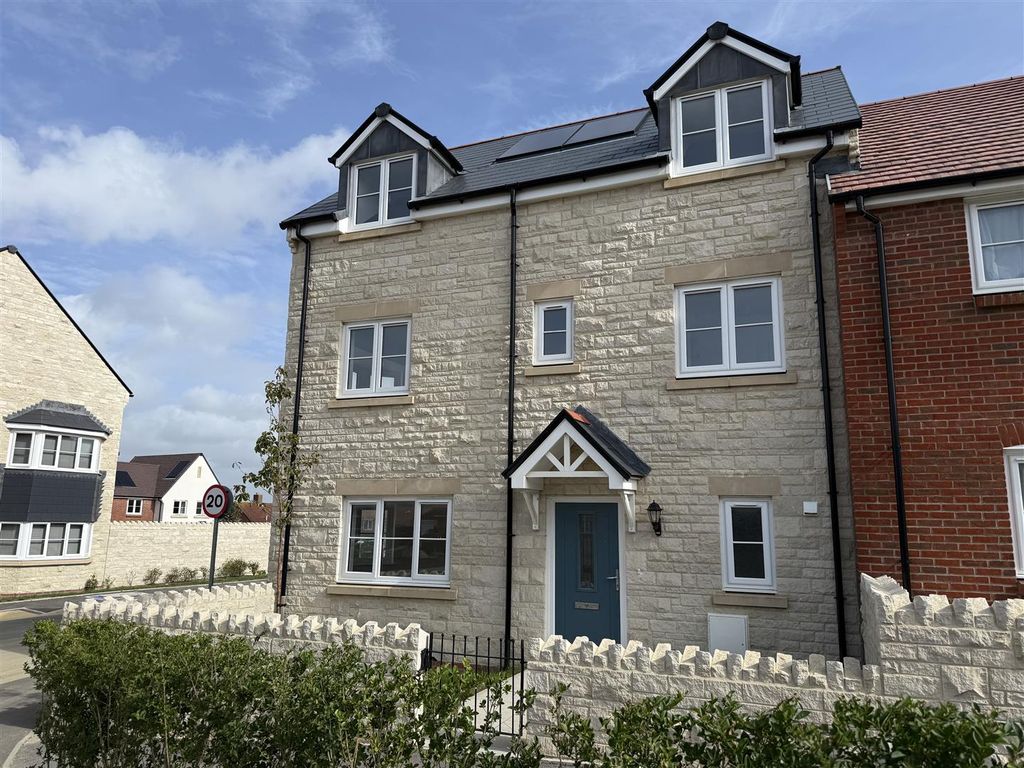 Property photo 1 of 17 Plot 647 Front 2.Jpeg