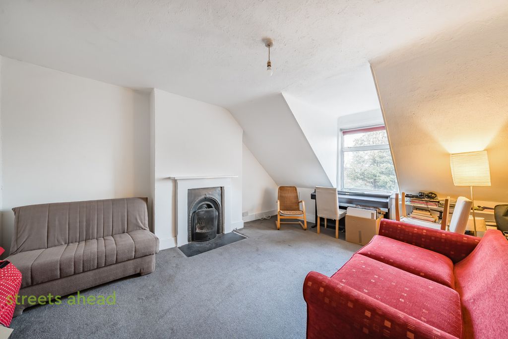 Property photo 2 of 13 348c6675-0c66-42E...