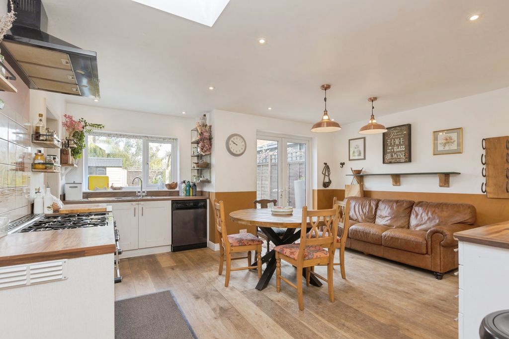 Property photo 3 of 16