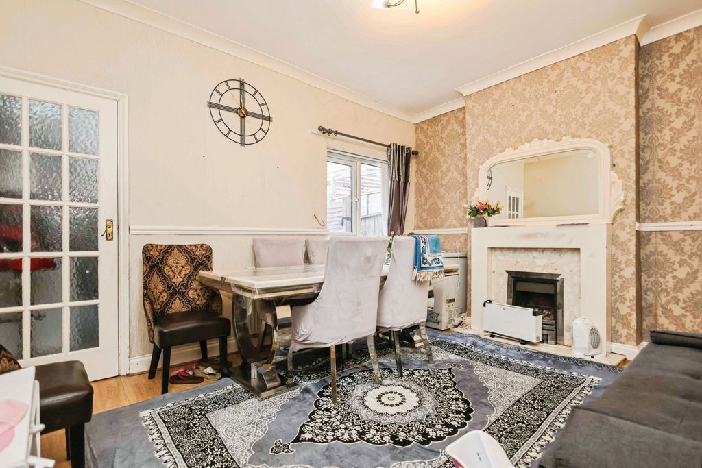 Property photo 3 of 18 Pbox-Img.Jpg