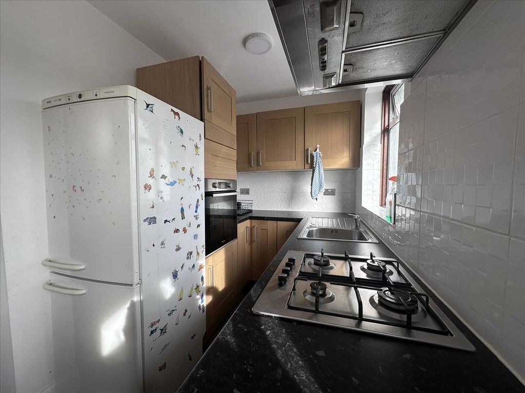 Property photo 2 of 6 Kitchen