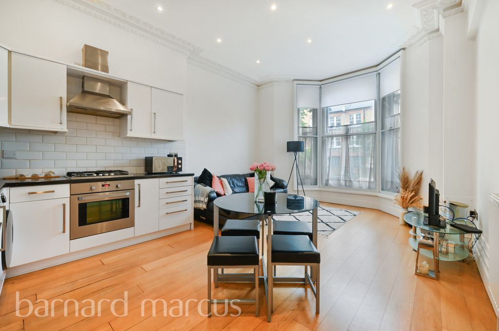 Property photo 2 of 8 Balcony