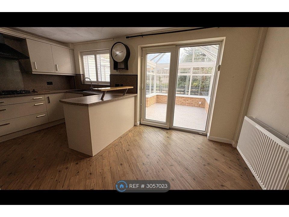 Property photo 2 of 21 Kitchen