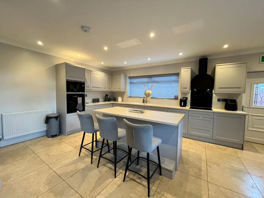 Property photo 3 of 60 Kitchen