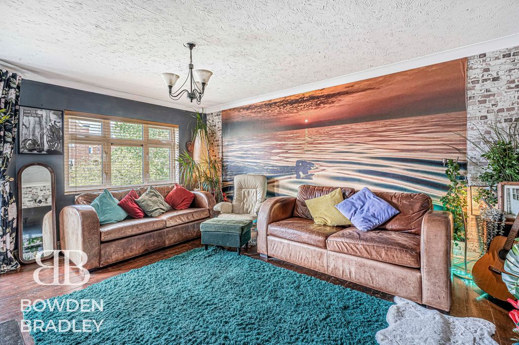 Property photo 2 of 23