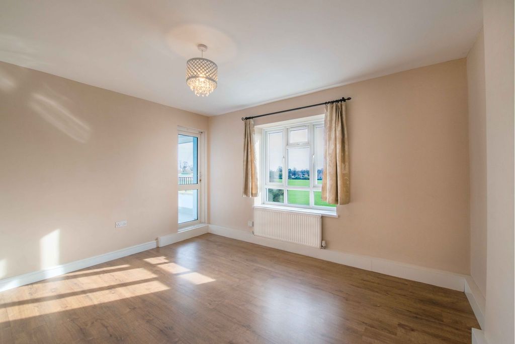 Property photo 2 of 9 Living / Dining Room