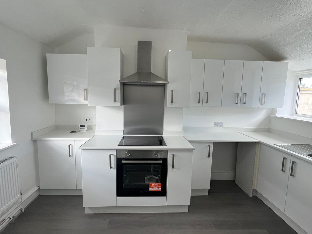 Property photo 2 of 7 Kitchen