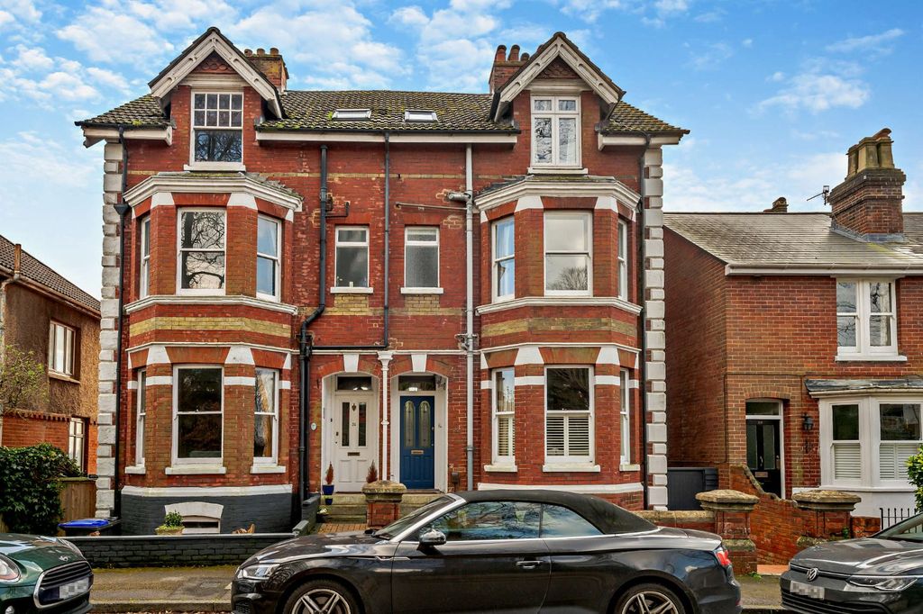 Property photo 1 of 16 22 Campbell Road