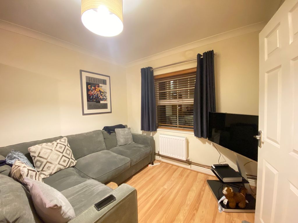 Property photo 3 of 6 Living Room