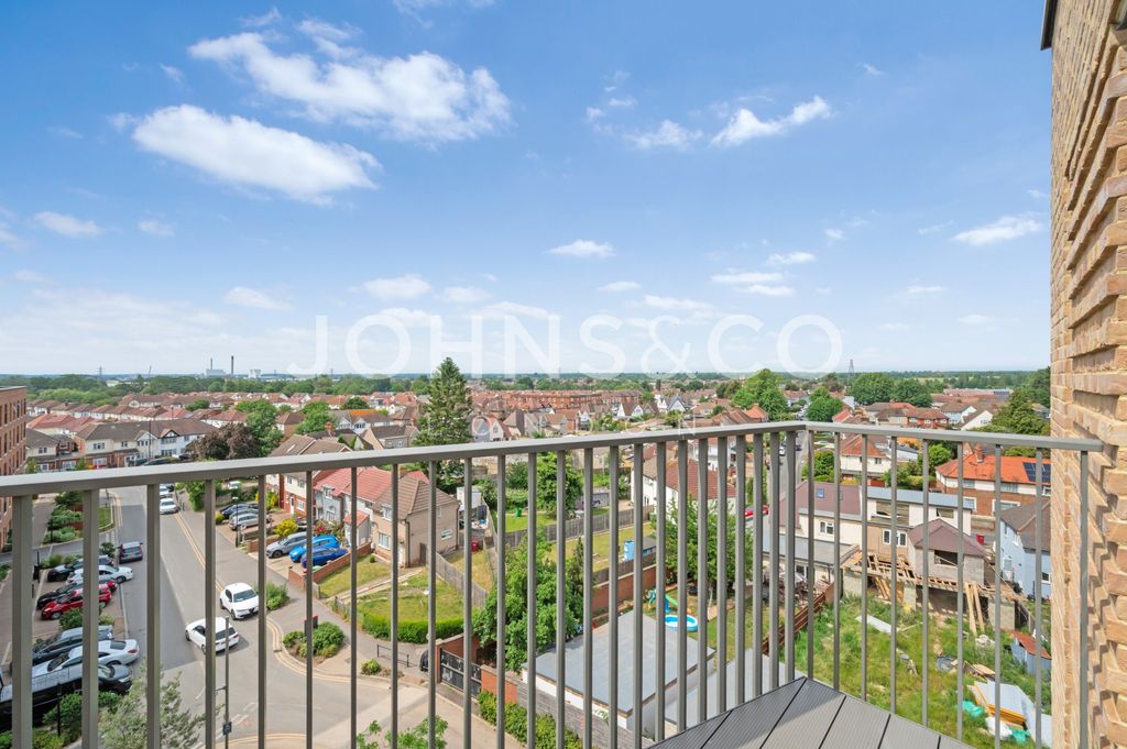 Property photo 2 of 13
