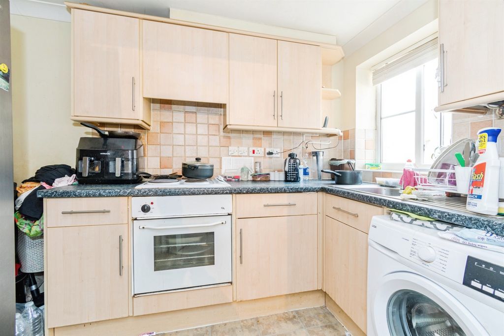 Property photo 2 of 16
