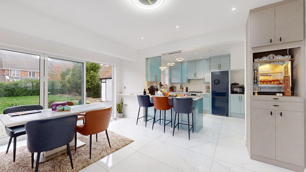 Property photo 2 of 21 4642484