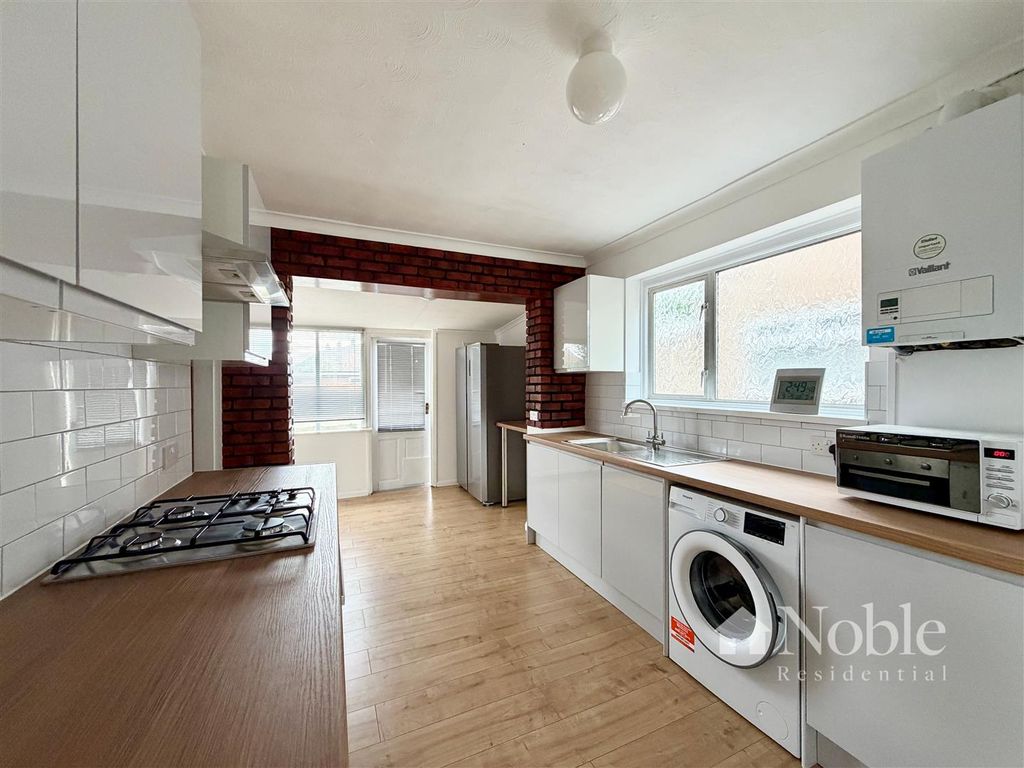 Property photo 2 of 14 Kitchen/Breakfast Room