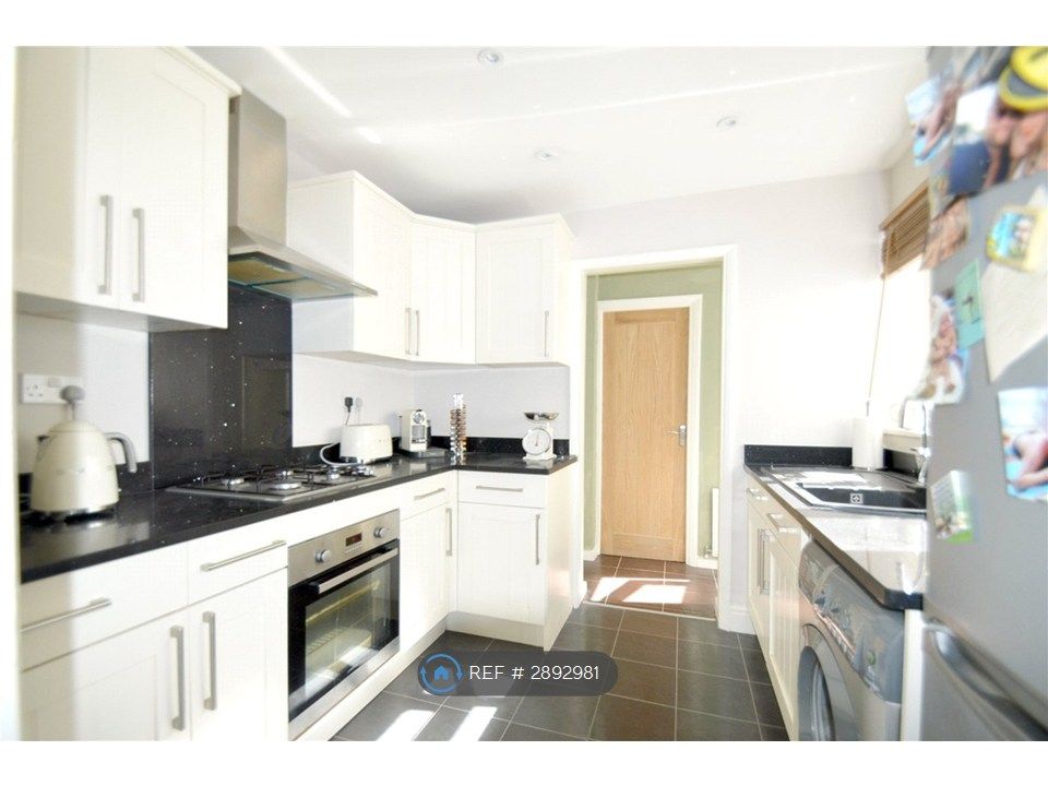 Property photo 2 of 9 Kitchen