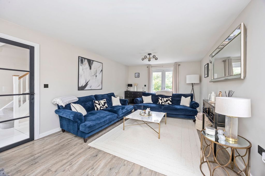 Property photo 2 of 23