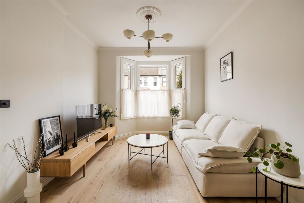 Property photo 3 of 51 Somers Road, E17